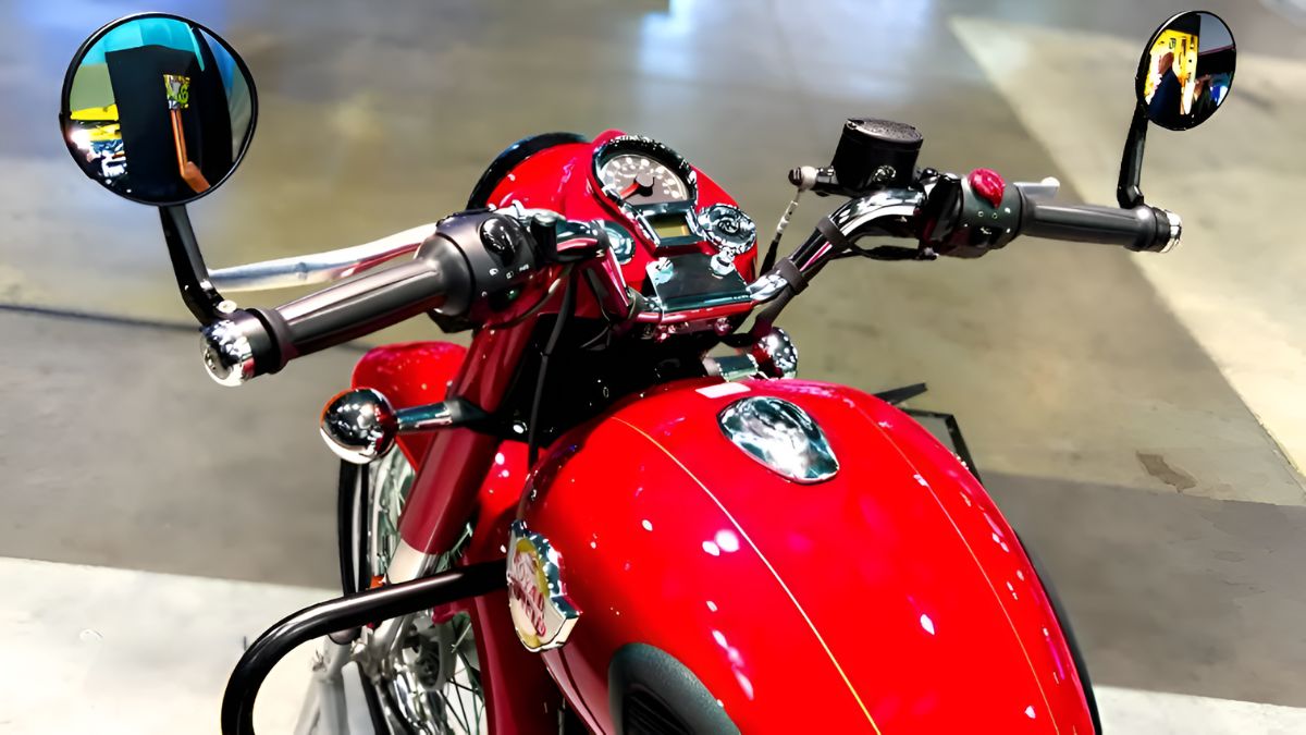 Royal Enfield bobber, Royal Enfield bobber launch, Royal Enfield lightning-fast bike, Royal Enfield bobber price, Royal Enfield bobber specifications, Royal Enfield bobber design, Royal Enfield bobber performance, Royal Enfield new bike, Royal Enfield motorcycle India, Royal Enfield bobber review,